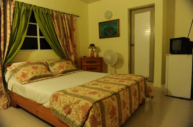 Hotel Taino Frontera Jimani chambre grand lit